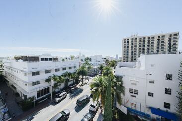 هتل Viajero Miami