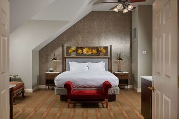 Virginia Crossings Hotel, Tapestry Collection By Hilton