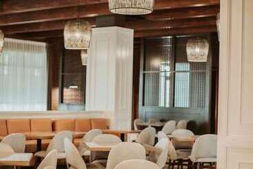 The Chattanoogan Hotel, Curio Collection By Hilton