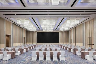 هتل Courtyard By Marriott Qinhuangdao West
