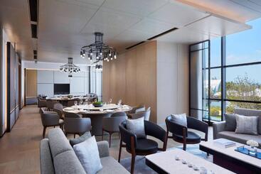 هتل Courtyard By Marriott Qinhuangdao West