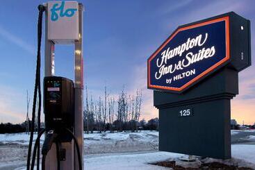 هتل Hampton Inn & Suites Ottawa West