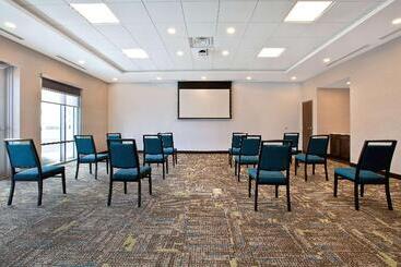 هتل Hampton Inn & Suites Ottawa West