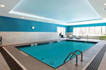 هتل Hampton Inn & Suites Ottawa West