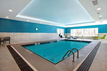 هتل Hampton Inn & Suites Ottawa West