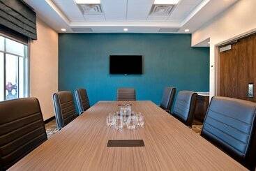 هتل Hampton Inn & Suites Ottawa West