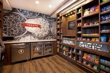 هتل Hampton Inn & Suites Ottawa West