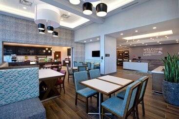 هتل Hampton Inn & Suites Ottawa West