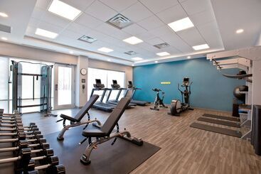 هتل Hampton Inn & Suites Ottawa West
