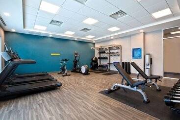 هتل Hampton Inn & Suites Ottawa West