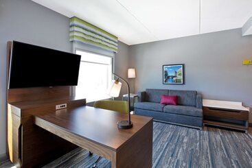 هتل Hampton Inn & Suites Ottawa West