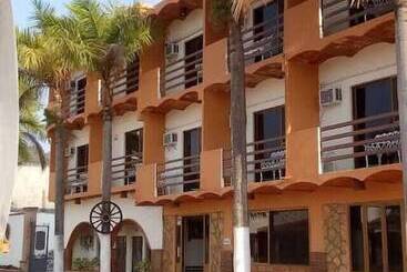 هتل Bungalows La Rienda Guayabitos