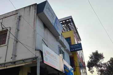 호텔 Oyo 60699 Kayalaa Home Stay