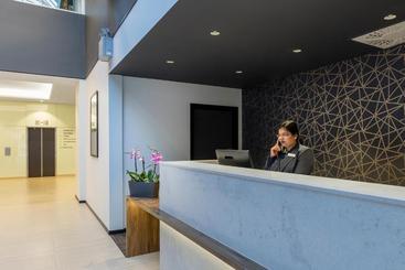 هتل Room @ 89 Courtenay Place