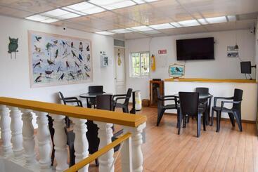 پانسیون Hostal Mochileros Inn