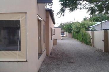 پانسیون Pine Tree Lodge Pe