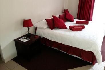 پانسیون Pine Tree Lodge Pe
