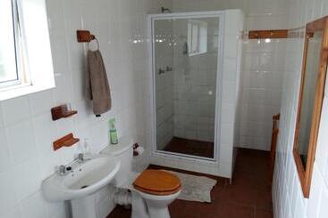 پانسیون Pine Tree Lodge Pe
