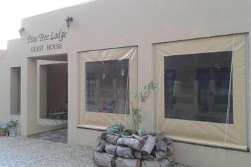 پانسیون Pine Tree Lodge Pe