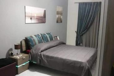 پانسیون Room In Apartment   Very Bright Well Kept Apartment