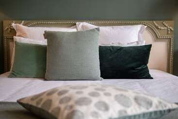 تختخواب و صبحانه Clos Saintmartin