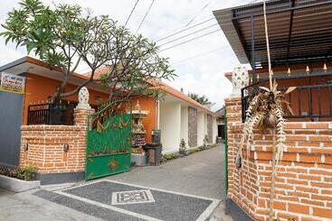 هتل Reddoorz Near Buleleng Harbour 2