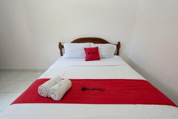 هتل Reddoorz Near Buleleng Harbour 2