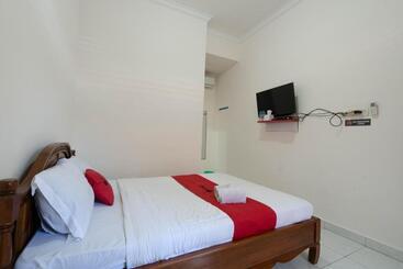 هتل Reddoorz Near Buleleng Harbour 2