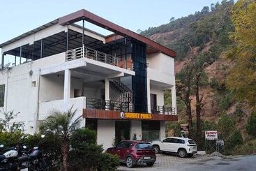 هتل Sunny Pines Resort