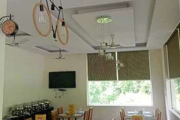 هتل Sunny Pines Resort