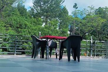 هتل Sunny Pines Resort