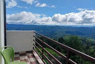 هتل Sunny Pines Resort