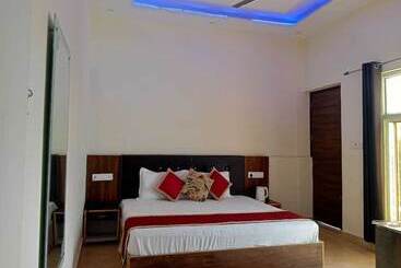 هتل Sunny Pines Resort