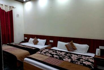 هتل Sunny Pines Resort