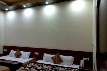 هتل Sunny Pines Resort