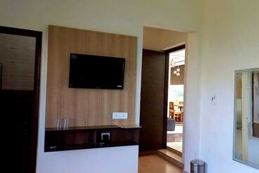 هتل Sunny Pines Resort