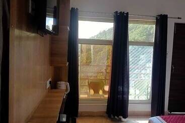 هتل Sunny Pines Resort