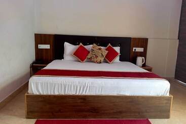 هتل Sunny Pines Resort