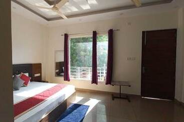 هتل Sunny Pines Resort