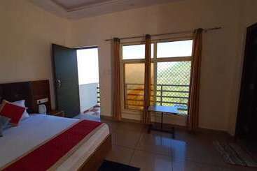 هتل Sunny Pines Resort