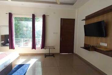 هتل Sunny Pines Resort