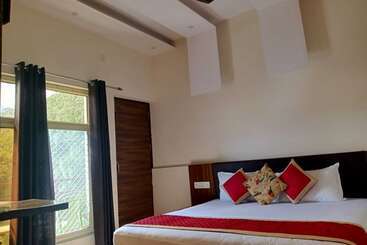 هتل Sunny Pines Resort