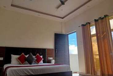 هتل Sunny Pines Resort