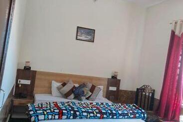 هتل Sunny Pines Resort