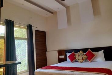 هتل Sunny Pines Resort