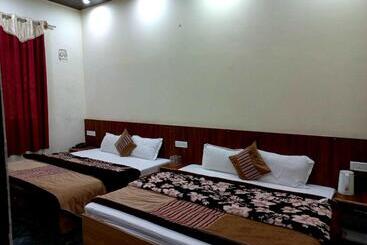 هتل Sunny Pines Resort