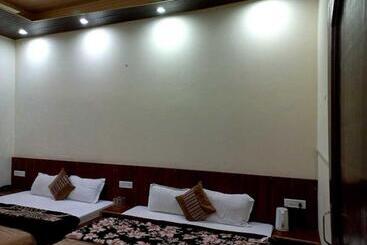 هتل Sunny Pines Resort