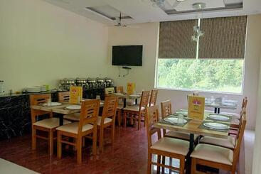 هتل Sunny Pines Resort