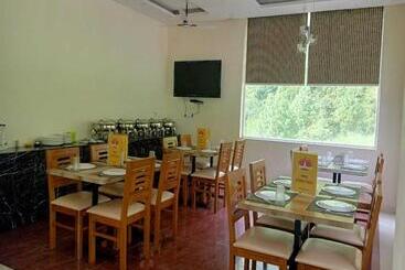 هتل Sunny Pines Resort