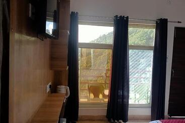 هتل Sunny Pines Resort